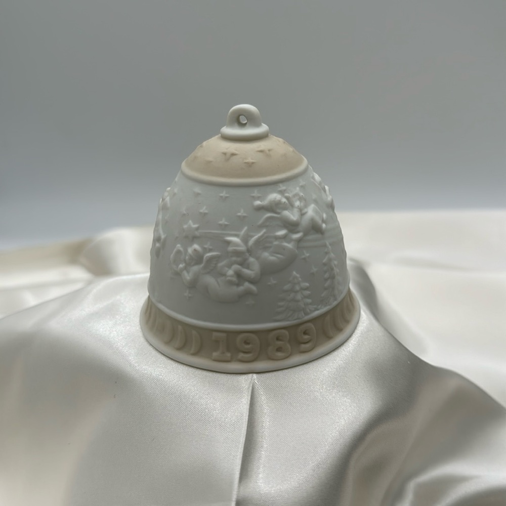 1989 Lladro Christmas Bell